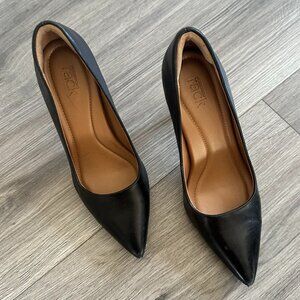Classic Black Leather Pumps with Cushion Sole - Size 6